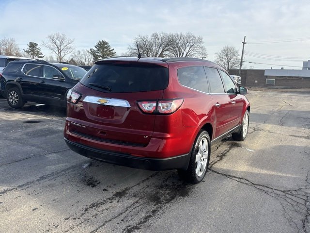 Used 2017 Chevrolet Traverse LT w/ Style and Technology Package image 5