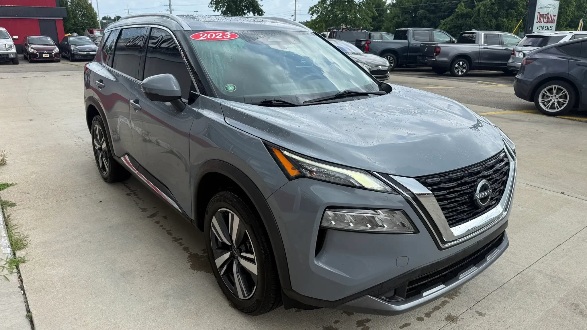 Used 2023 Nissan Rogue SL AWD/4WD image 2