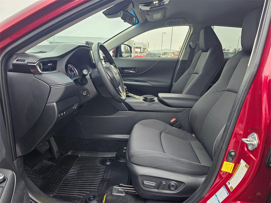 Used 2022 Toyota Venza LE image 25