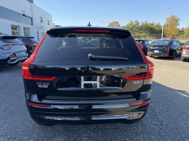 Certified 2022 Volvo XC60 B5 Momentum w/ Climate Package image 9