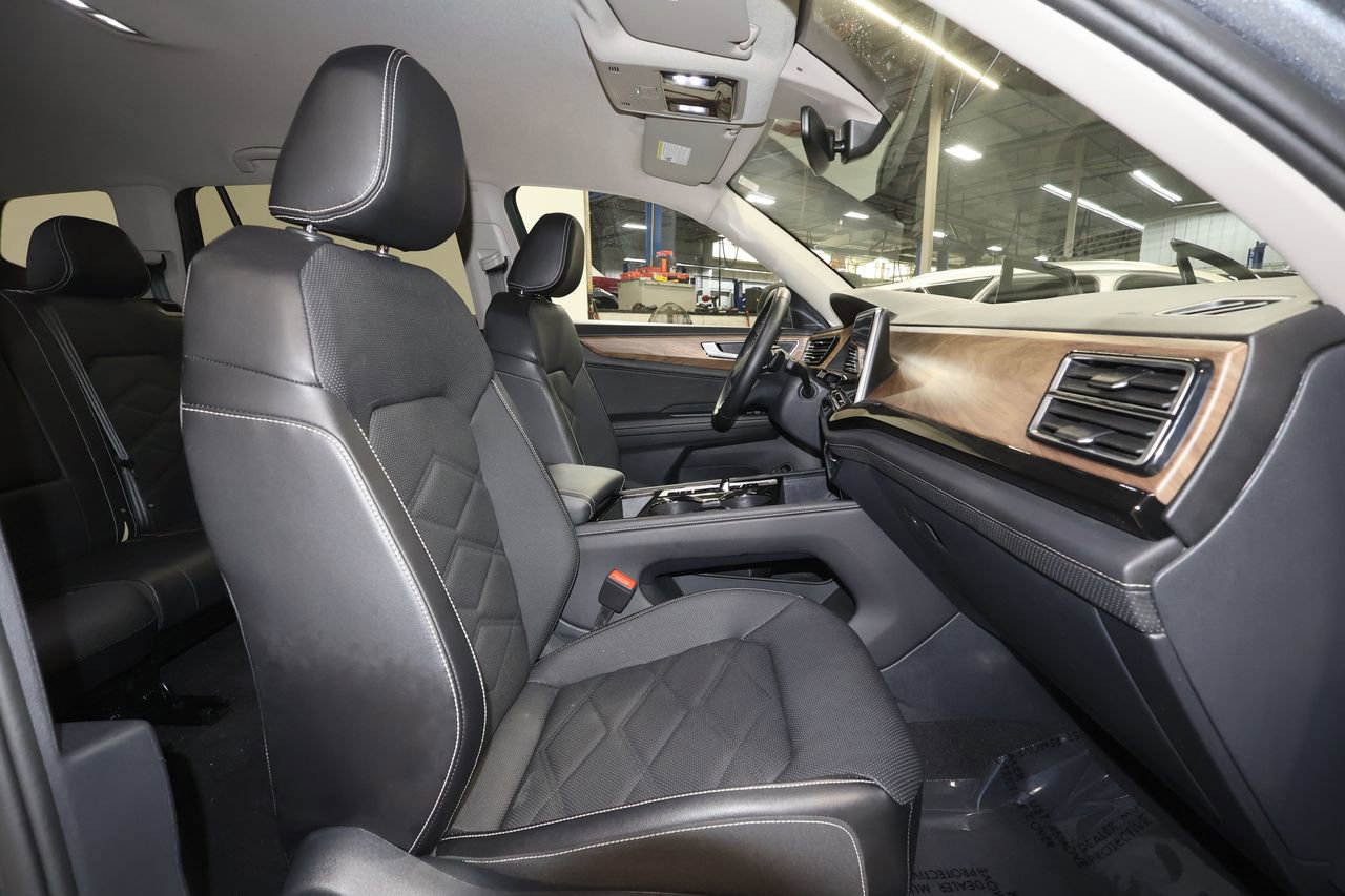 Used 2025 Volkswagen Atlas SE image 26