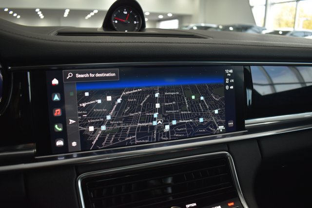 Used 2022 Porsche Panamera RWD image 16