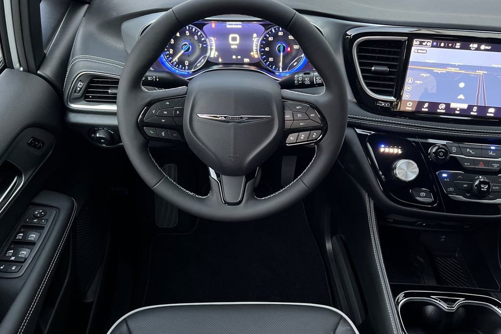 New 2026 Chrysler Pacifica Limited w/ Uconnect Theater Family Group image 14