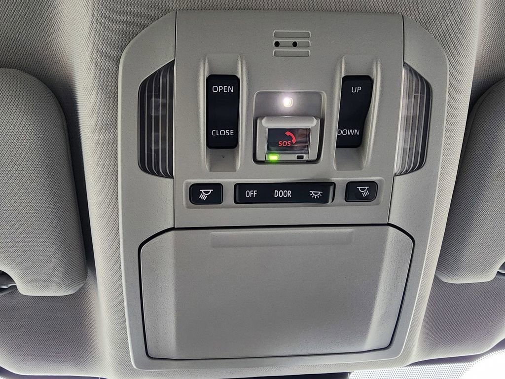 Used 2023 Toyota Highlander XLE FWD image 23