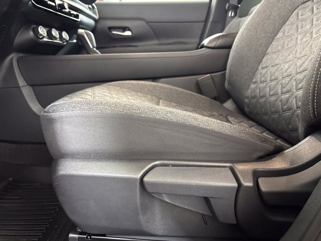 Used 2025 Nissan Kicks SV w/ Illumination Package FWD image 22