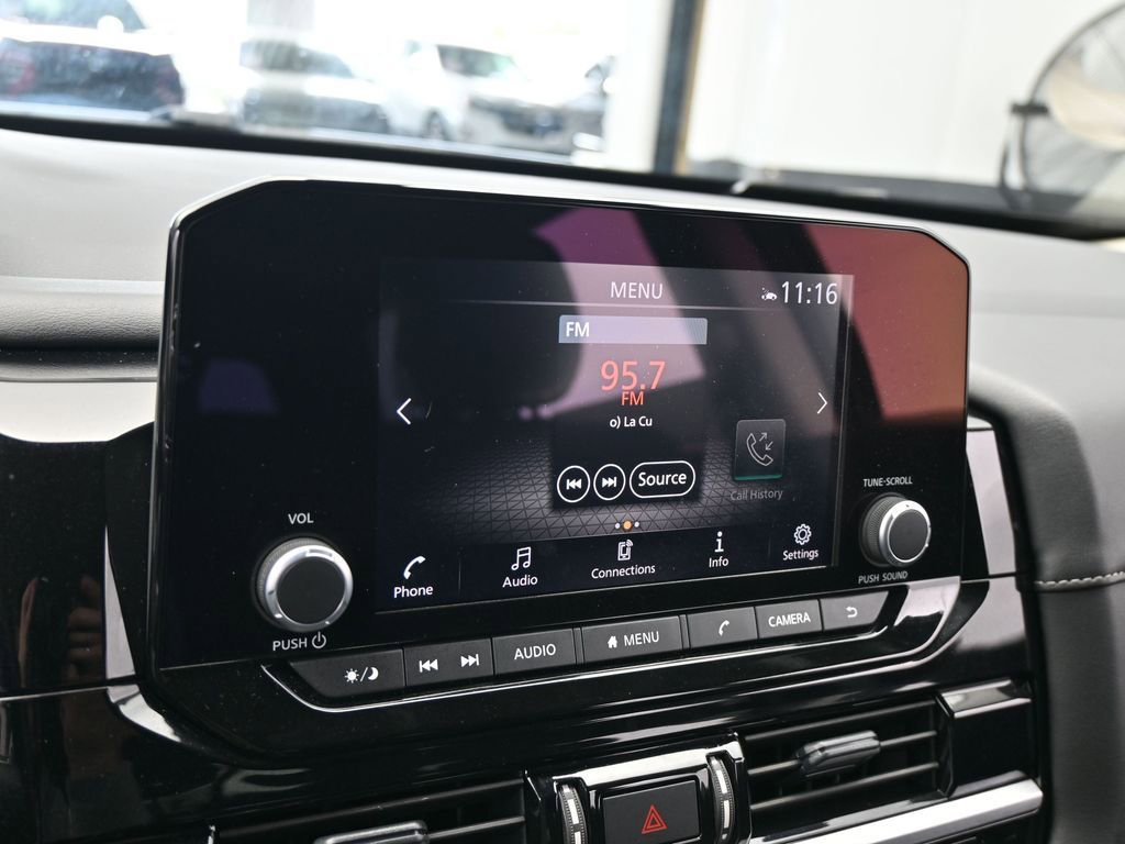 Used 2025 Nissan Pathfinder SV image 18