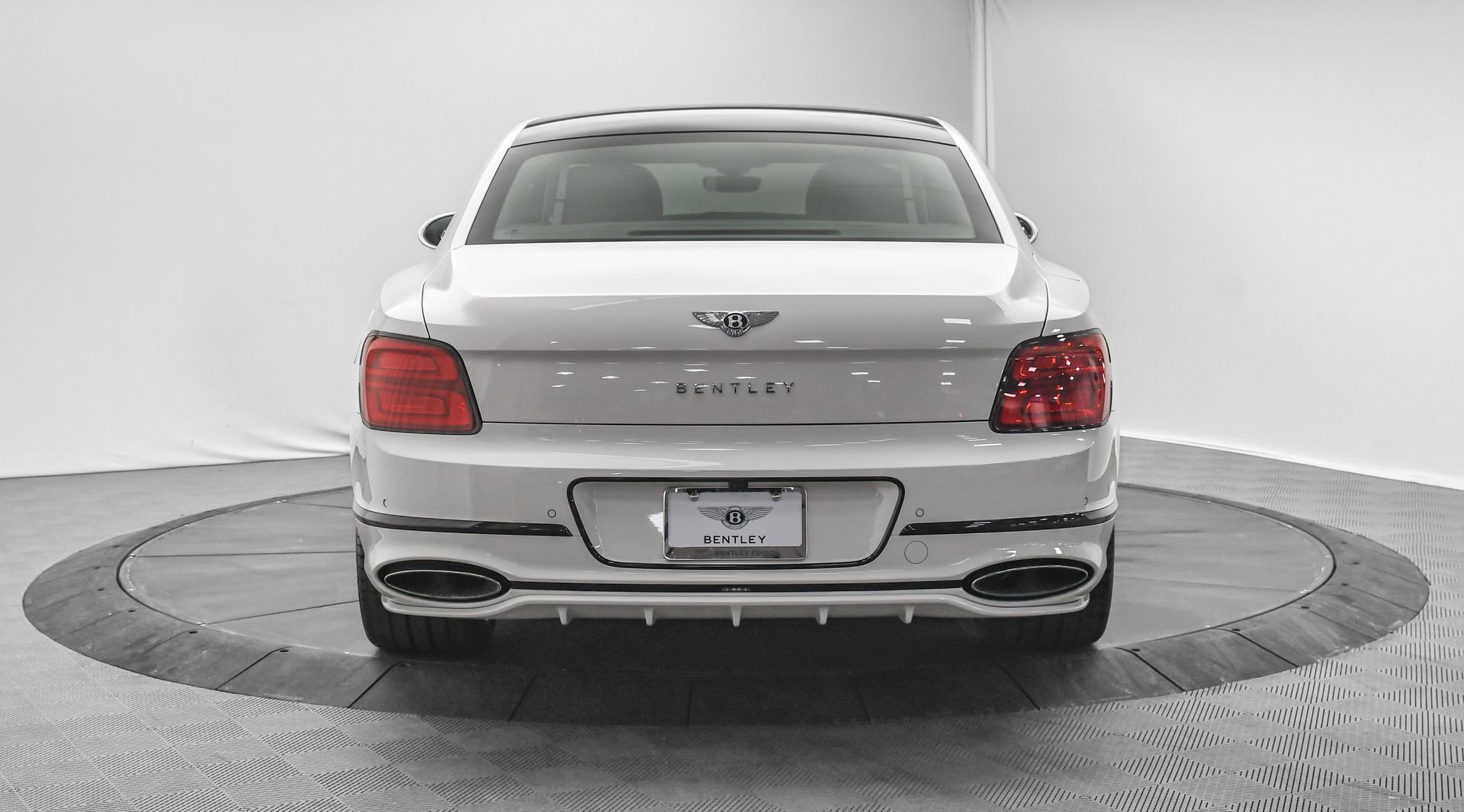 New 2025 Bentley Flying Spur Plug-In Hybrid image 10