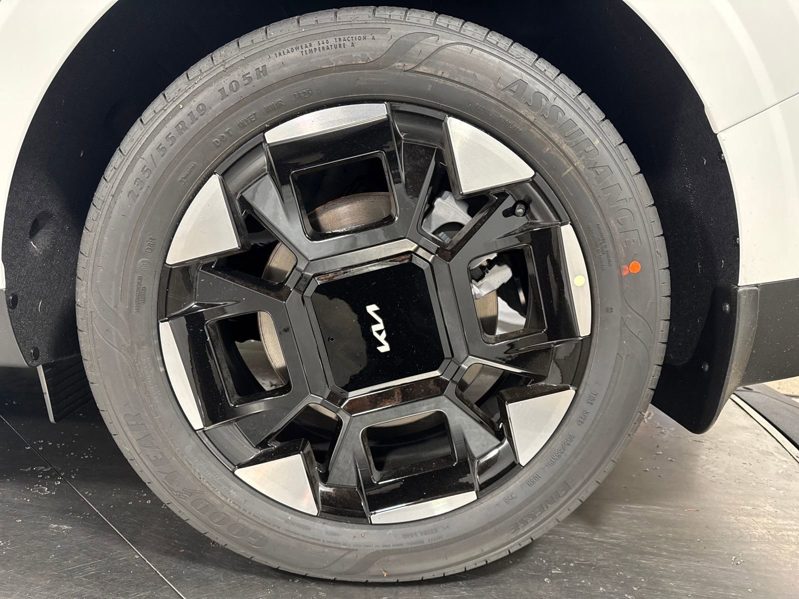 New 2026 Kia Carnival EX FWD image 9