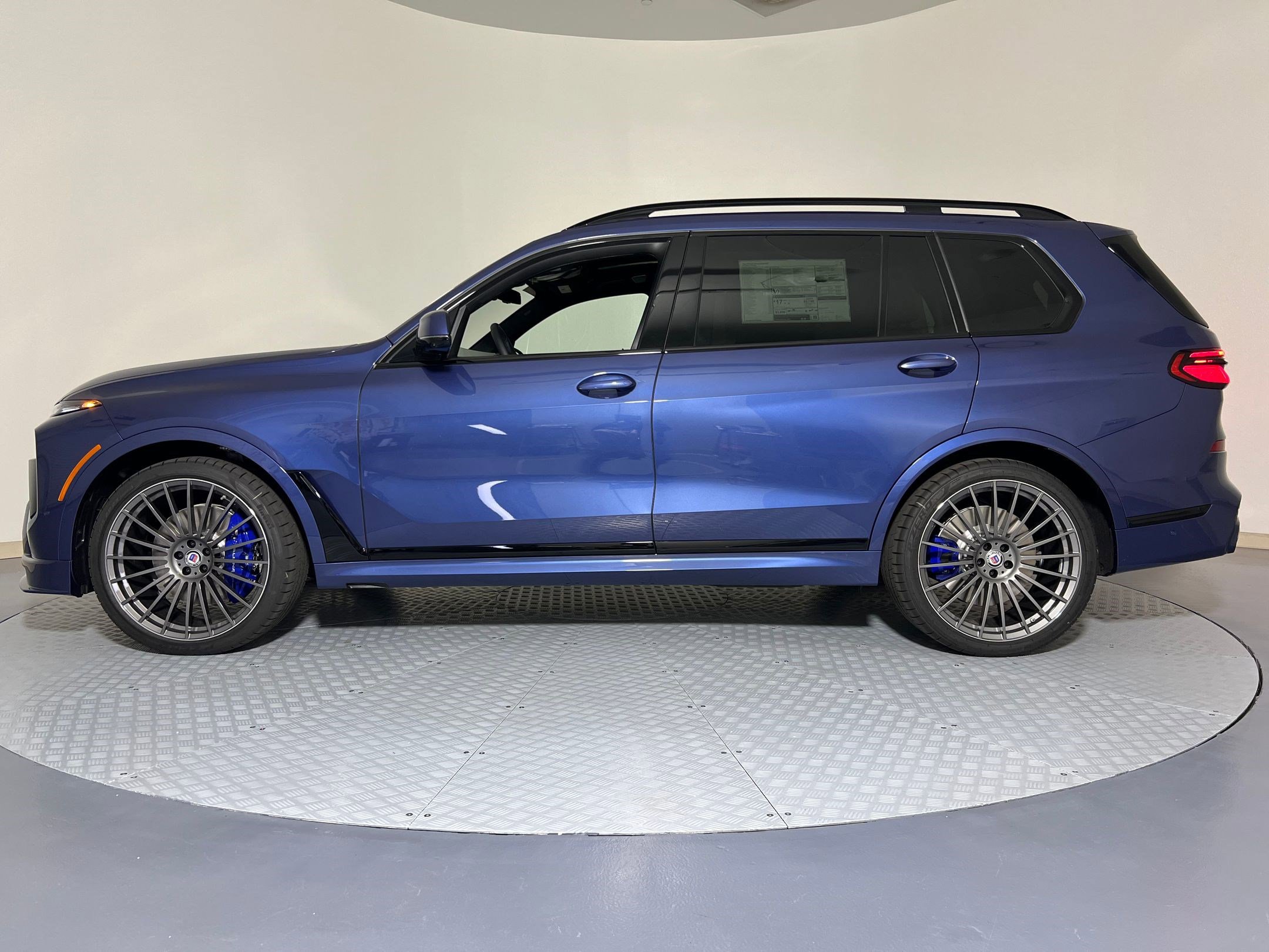 New 2026 BMW ALPINA XB7 image 2