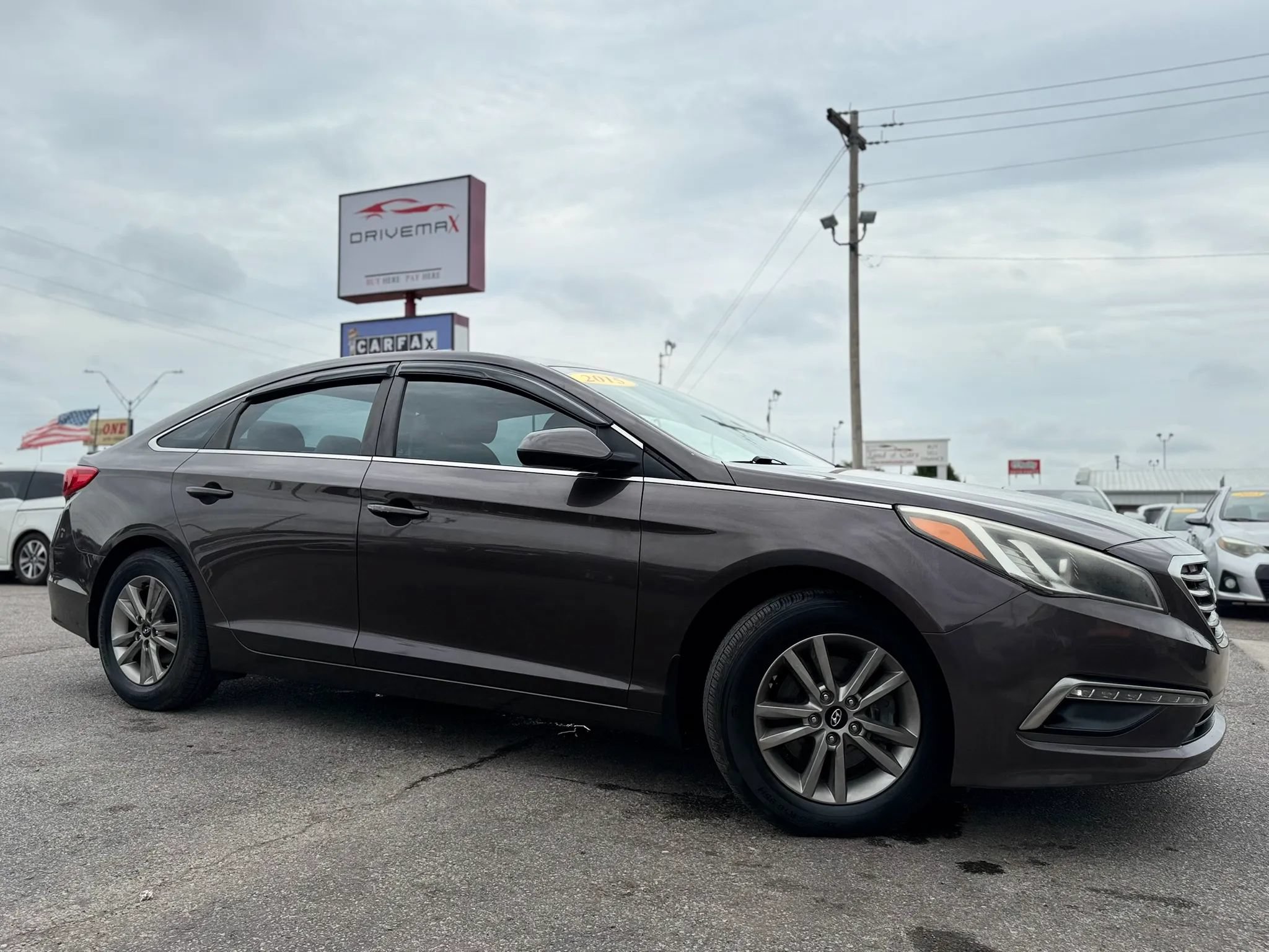 Used 2015 Hyundai Sonata SE FWD image 2
