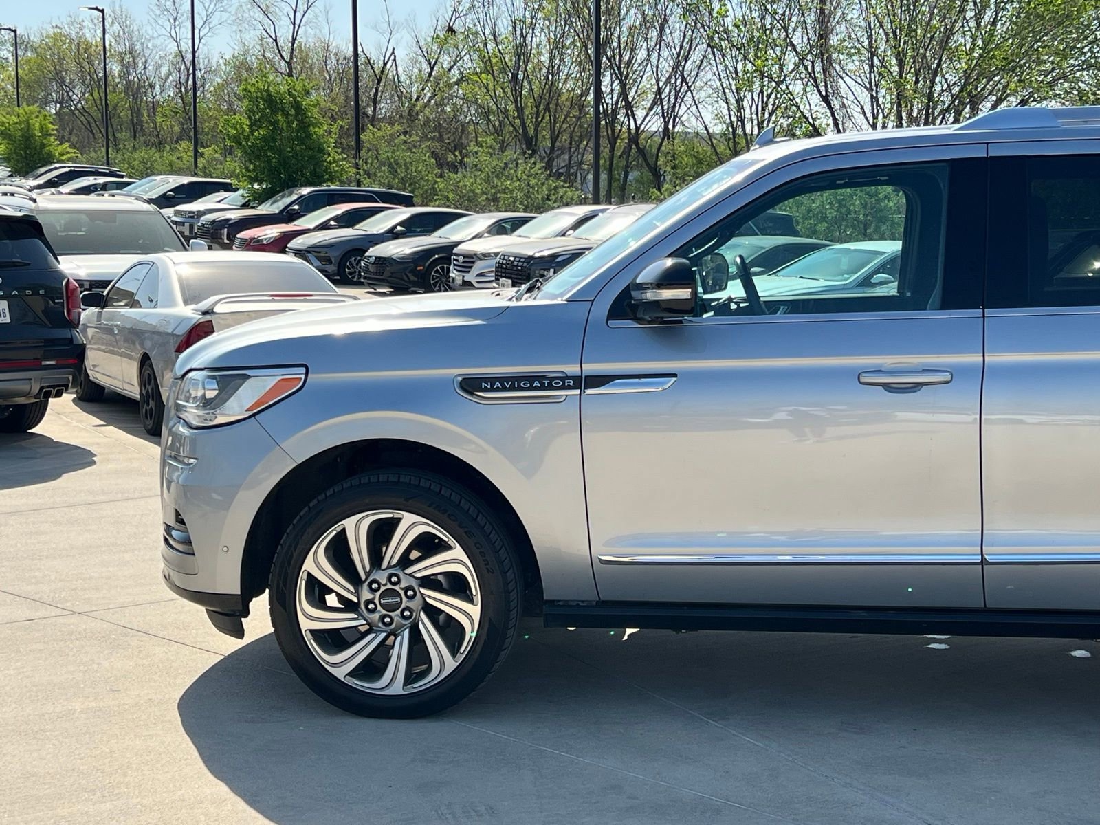 Used 2023 Lincoln Navigator Reserve image 7