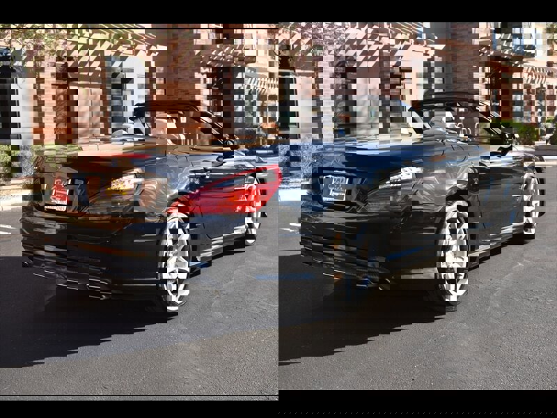 Used 2015 Mercedes-Benz SL 550 w/ Driver Assistance Package image 13