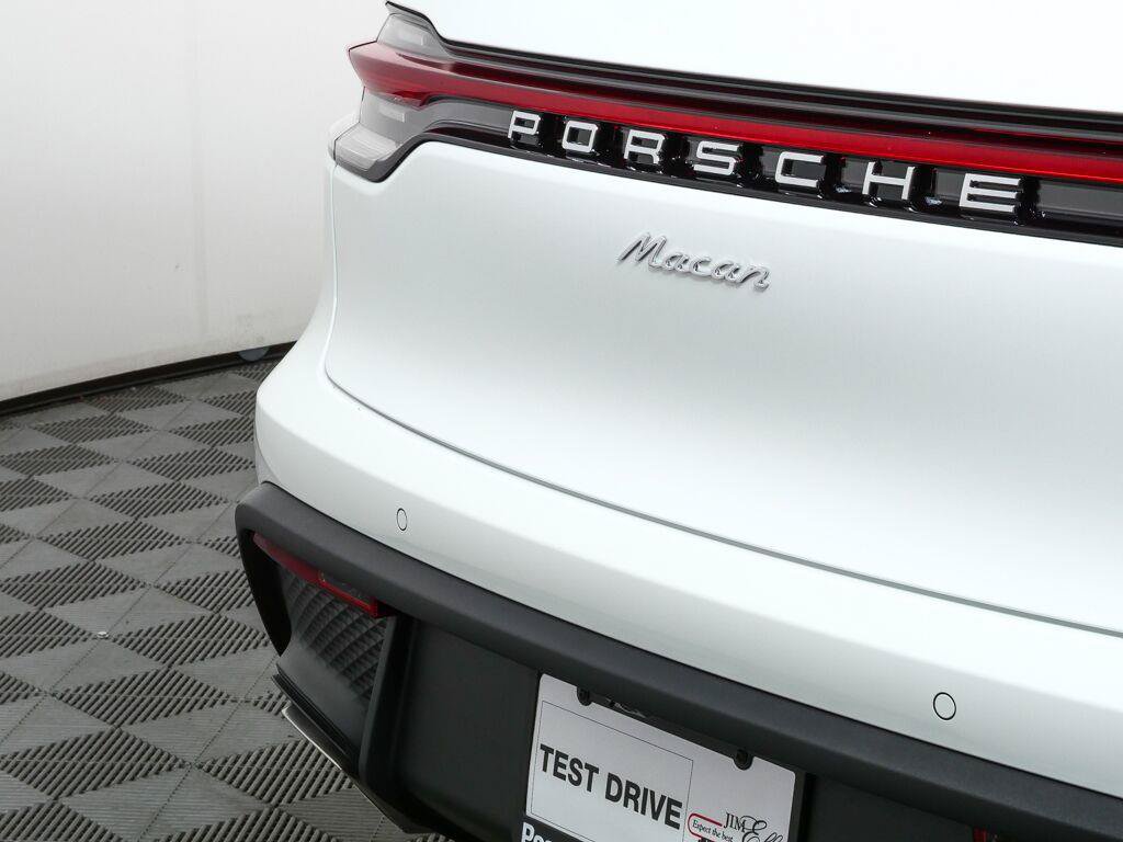 Certified 2026 Porsche Macan AWD/4WD image 37