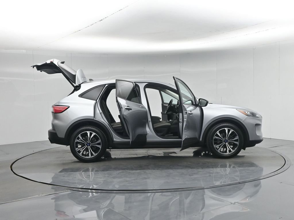 Certified 2022 Ford Escape SE w/ SE Sport Appearance Package image 5