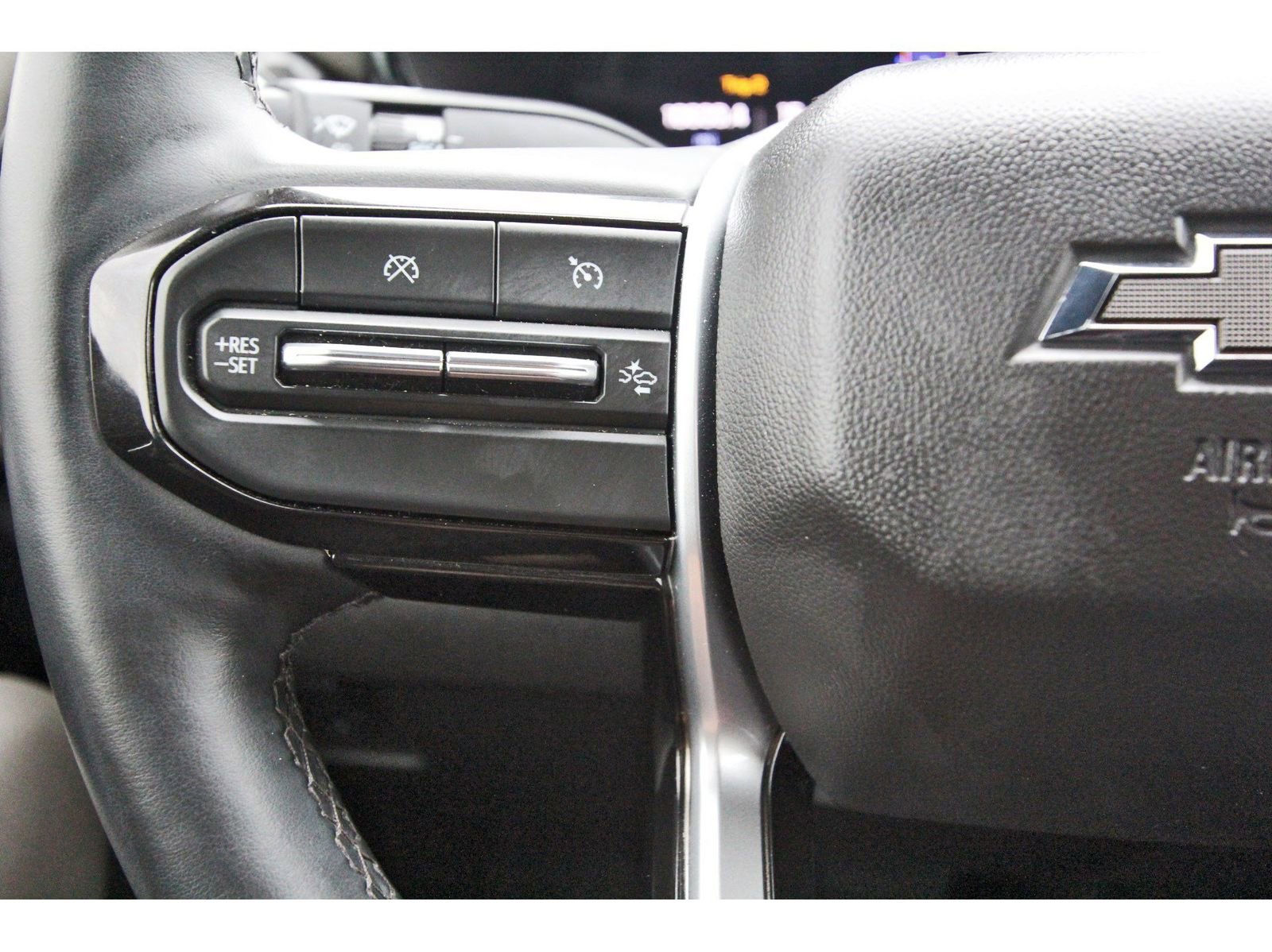 Used 2025 Chevrolet Colorado ZR2 w/ Technology Package AWD/4WD image 17