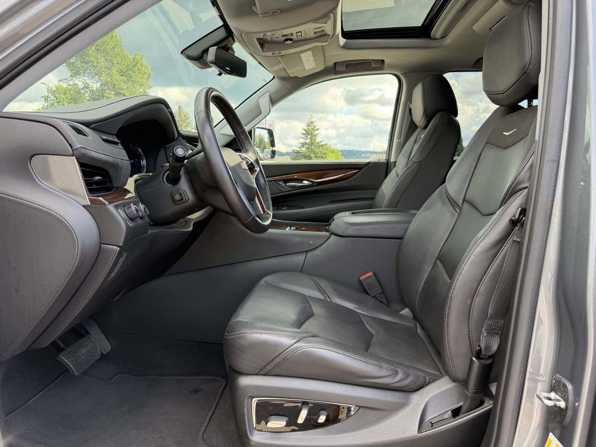 Used 2020 Cadillac Escalade Premium Luxury w/ Escalade Sport Edition AWD/4WD image 12