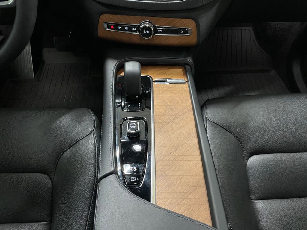 Used 2023 Volvo XC90 B5 Plus w/ Protection Package Premier image 11