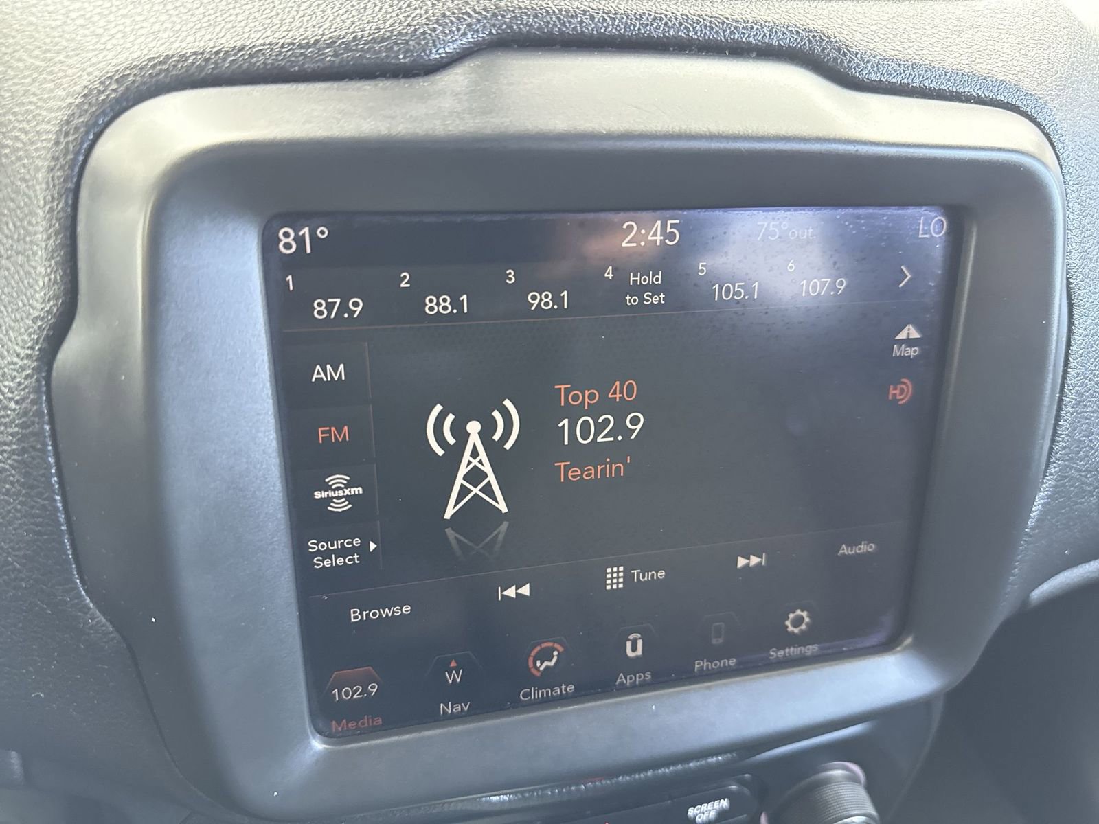 Used 2020 Jeep Renegade Latitude w/ UConnect 8.4 Nav Group image 19