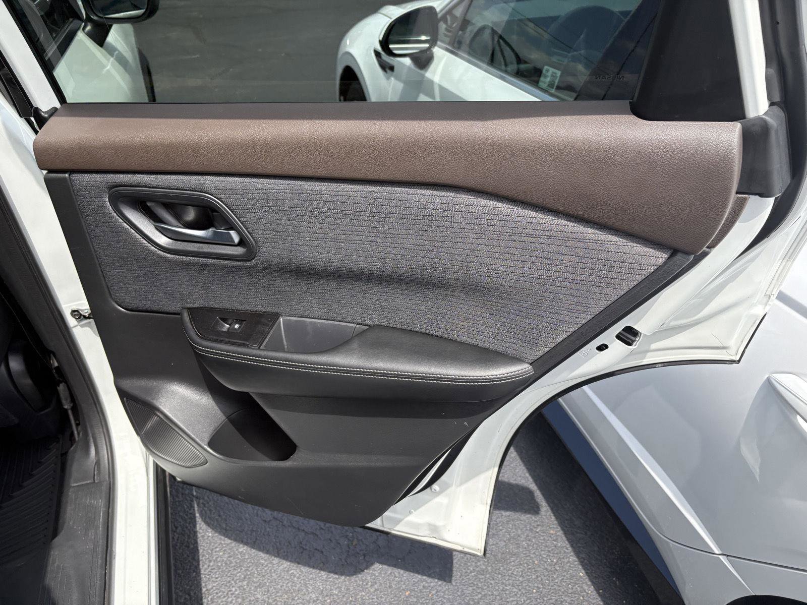 Used 2022 Nissan Rogue SV AWD/4WD image 14