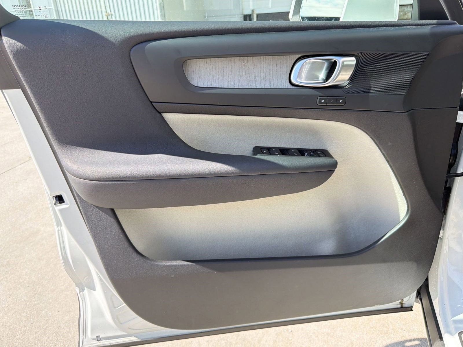 Used 2023 Volvo XC40 B5 Plus w/ Protection Package Premier image 21