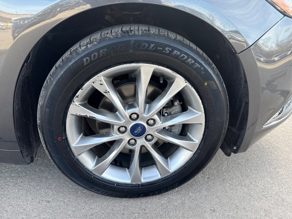 Used 2017 Ford Fusion SE image 16