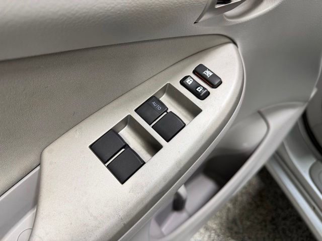 Used 2013 Toyota Corolla LE image 18