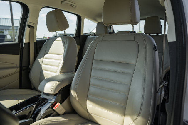 Used 2017 Ford C-MAX Energi Titanium FWD image 44
