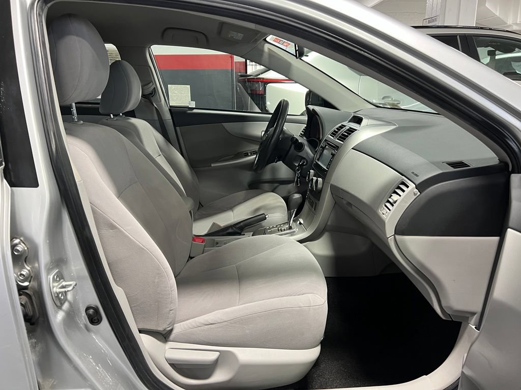 Used 2013 Toyota Corolla LE FWD image 19