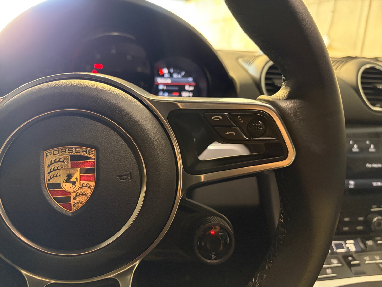 Certified 2025 Porsche 718 Cayman RWD image 38