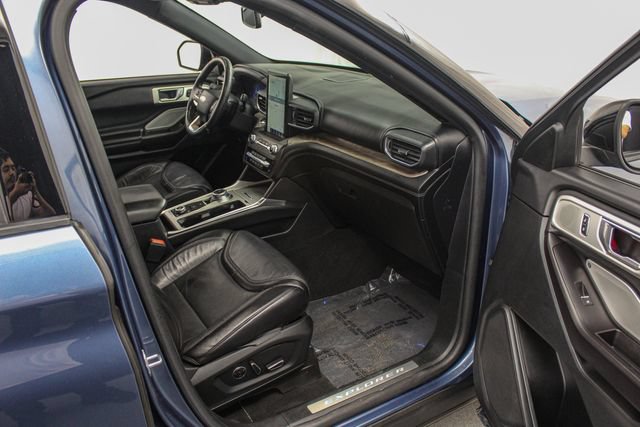 Used 2020 Ford Explorer Platinum w/ Premium Technology Package AWD/4WD image 23