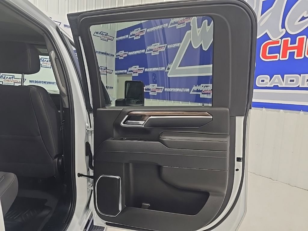 Used 2025 Chevrolet Silverado 2500 LT w/ Convenience Package image 21