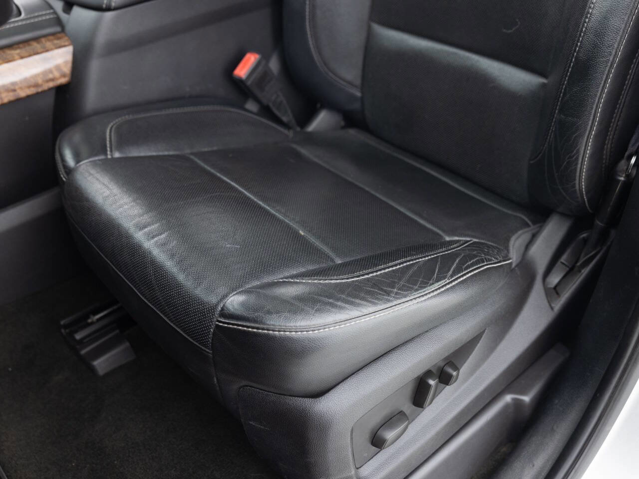 Used 2016 Chevrolet Suburban LTZ AWD/4WD image 25