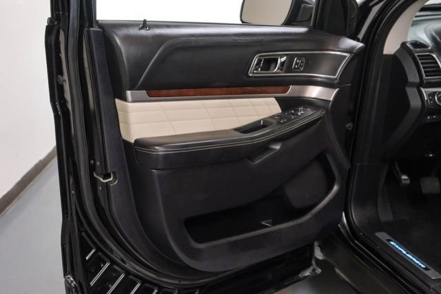 Used 2018 Ford Explorer Platinum image 40