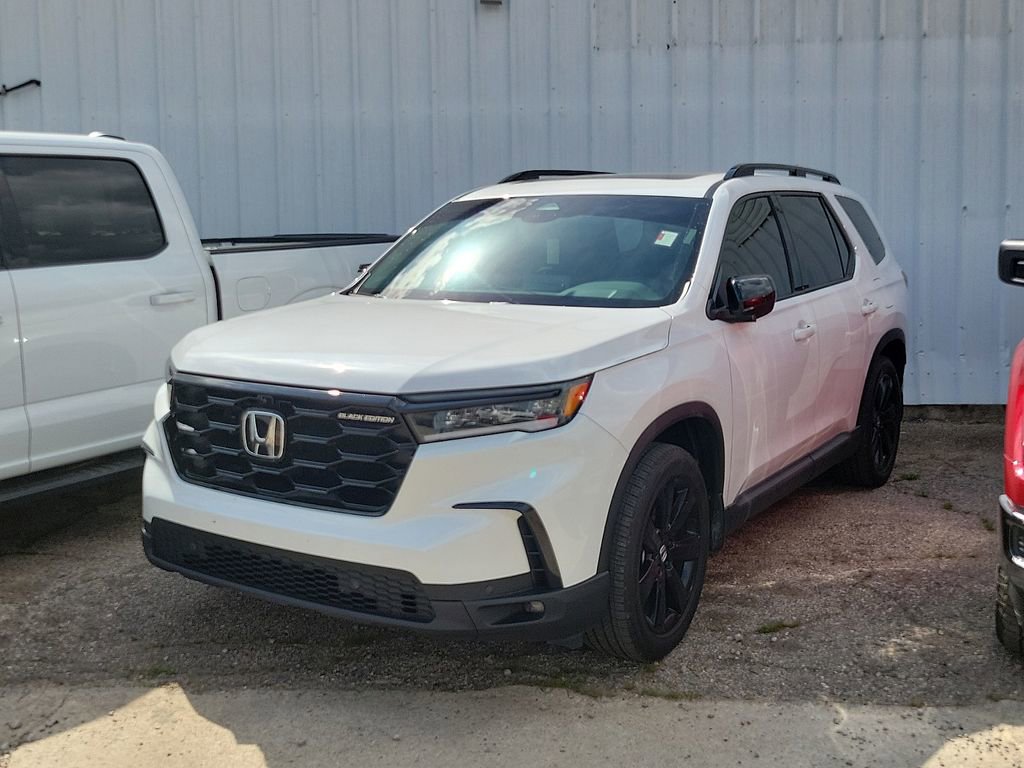 Used 2025 Honda Pilot Black Edition image 2
