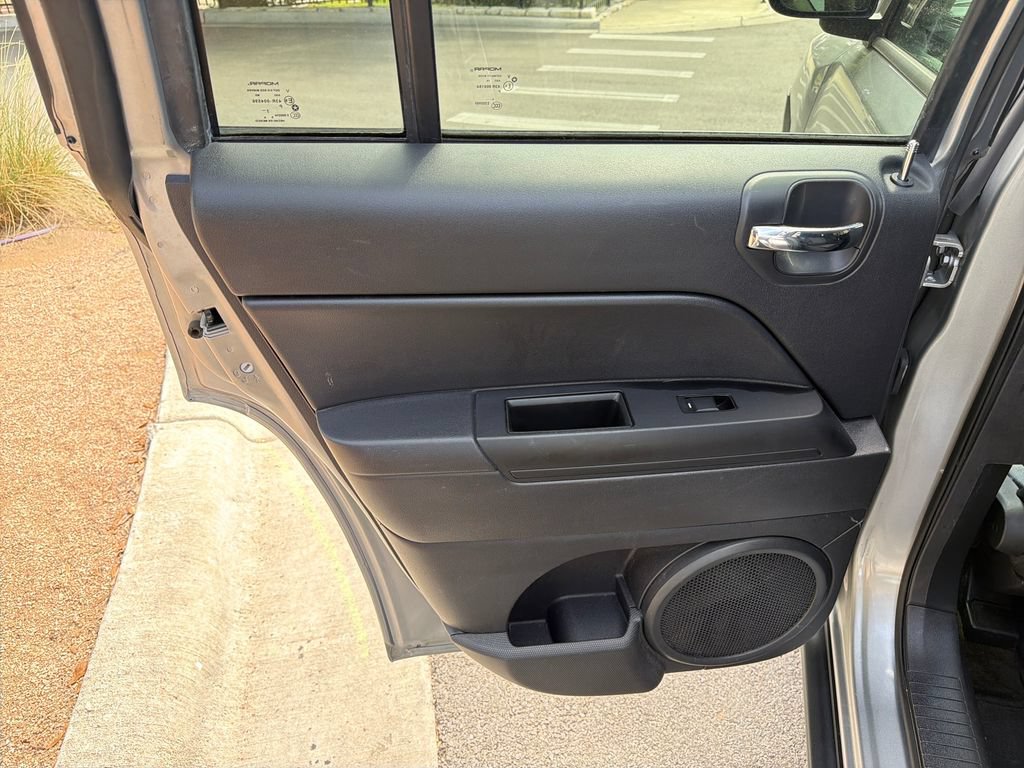 Used 2015 Jeep Compass Sport w/ Power Value Group FWD image 31