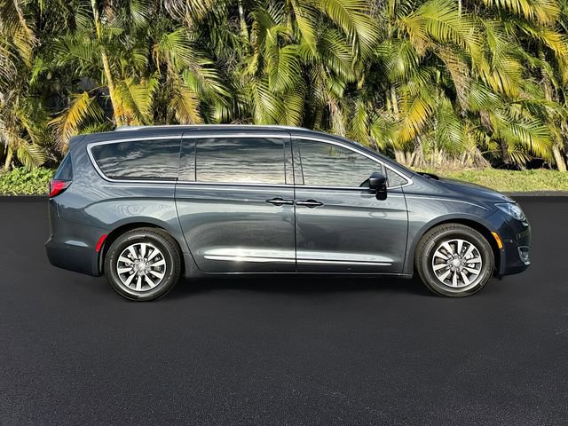 Used 2020 Chrysler Pacifica Touring-L Plus w/ Advanced Safetytec Group image 4