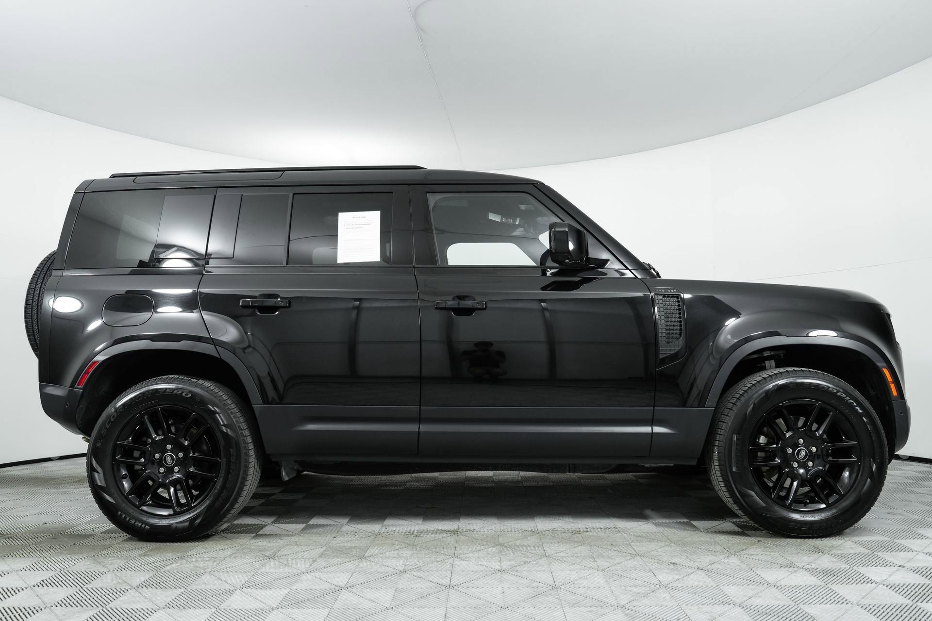 Used 2025 Land Rover Defender 110 S image 18