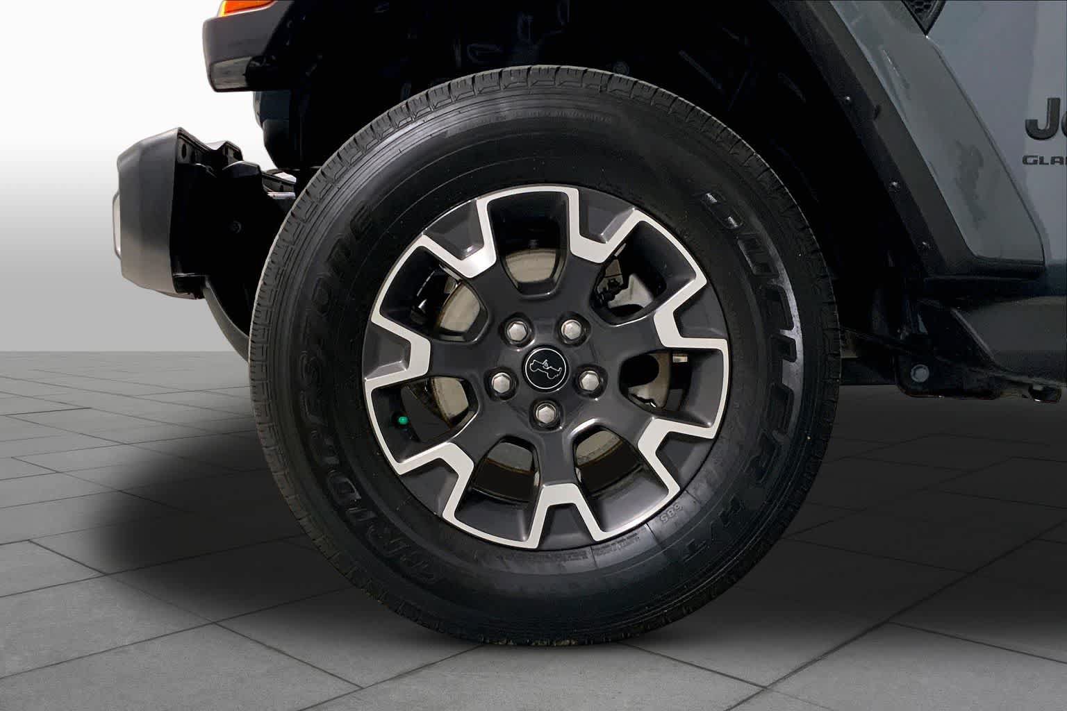 Used 2025 Jeep Gladiator Sport w/ Premium Package AWD/4WD image 10