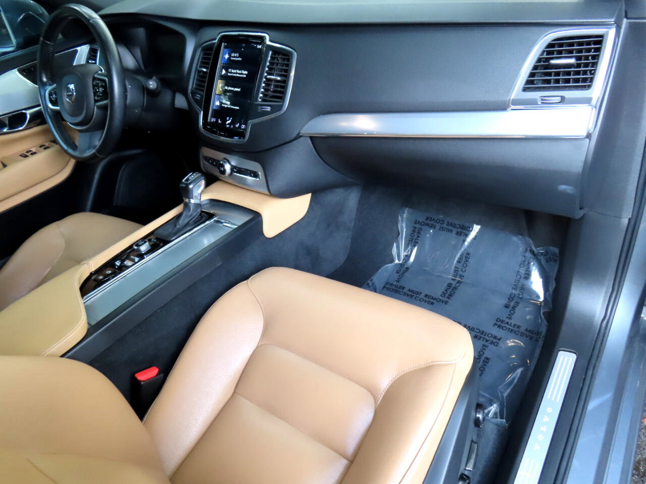 Used 2018 Volvo XC90 T6 Momentum w/ Convenience Package image 22