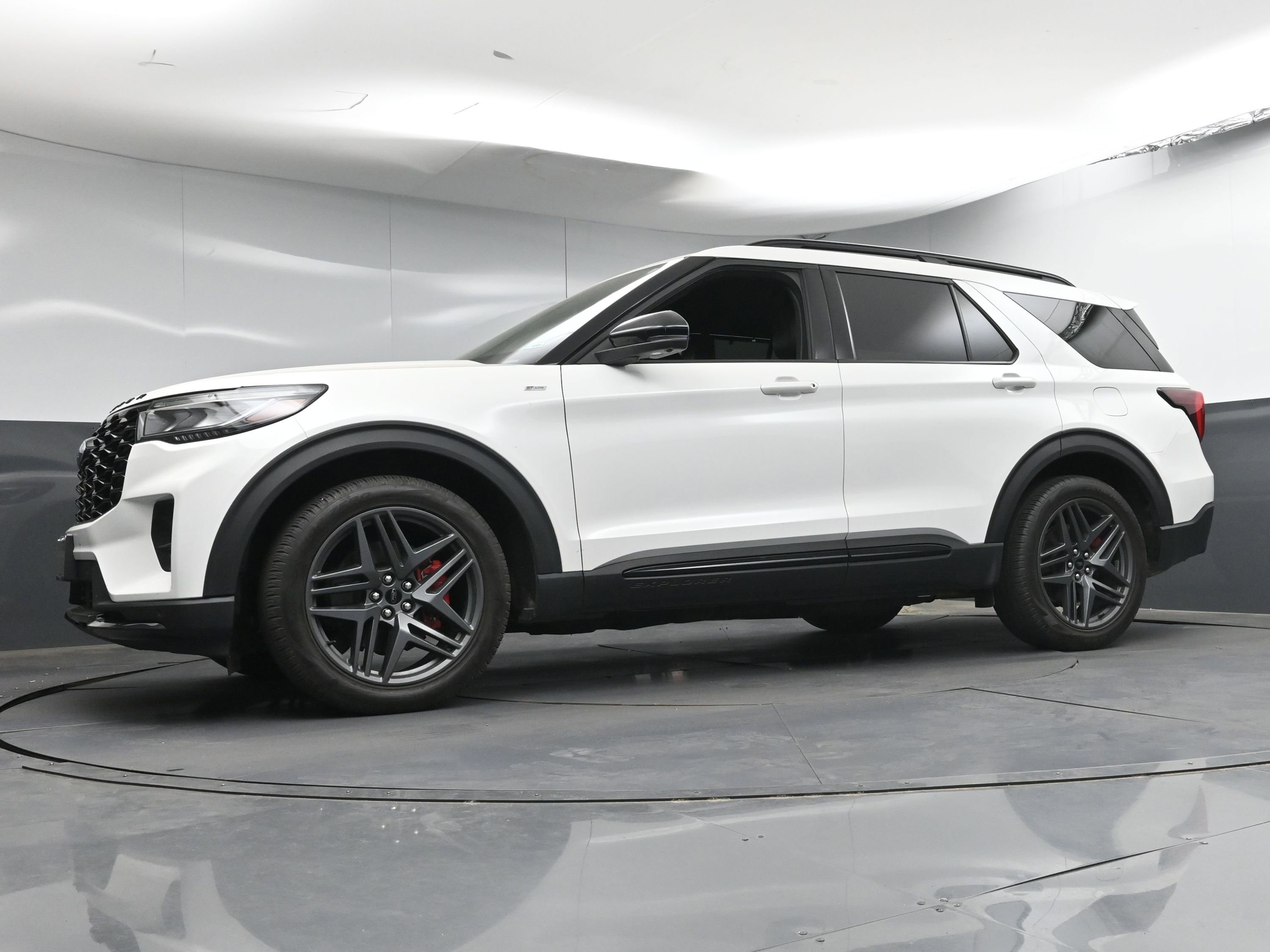 Used 2025 Ford Explorer ST-Line w/ Premium Package RWD image 22