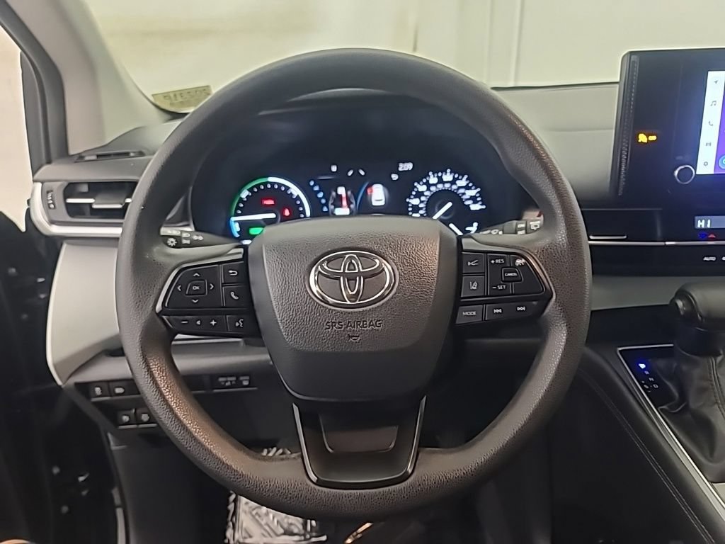 Used 2025 Toyota Sienna LE FWD image 35