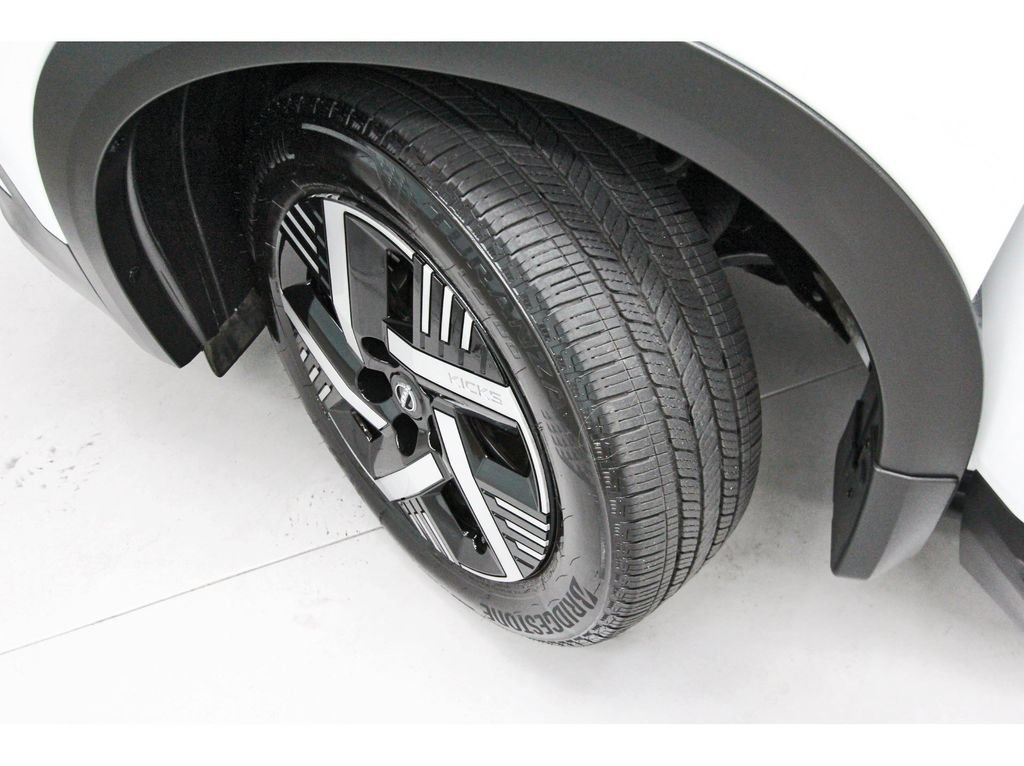 Used 2026 Nissan Kicks SV w/ SV Premium Package FWD image 7