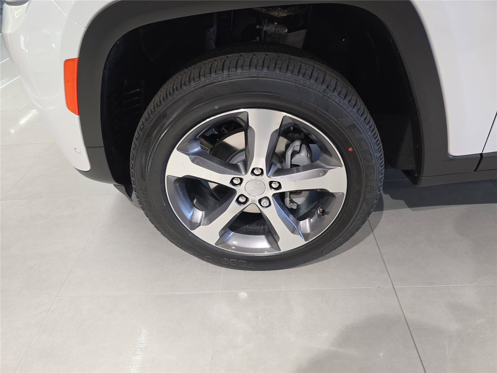 New 2026 Jeep Grand Cherokee Limited w/ Luxury Tech Group II AWD/4WD image 9