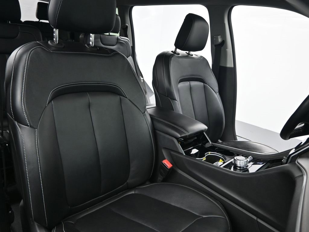 Used 2022 Jeep Grand Cherokee L Limited image 11