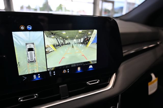 New 2026 Chevrolet Equinox LT w/ Convenience Package II FWD image 16