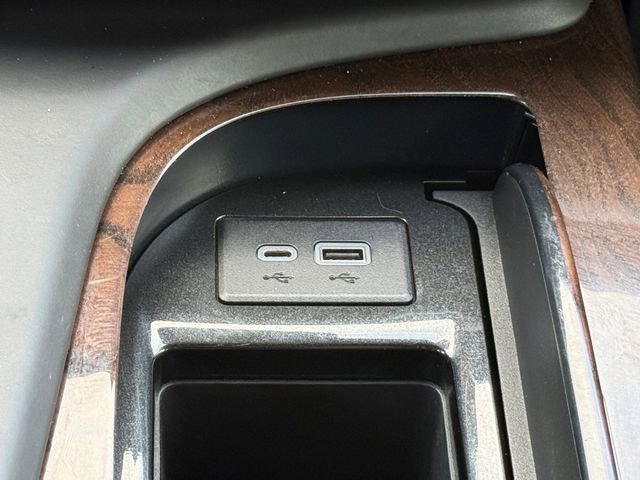 Used 2022 Cadillac Escalade ESV Sport Platinum image 6