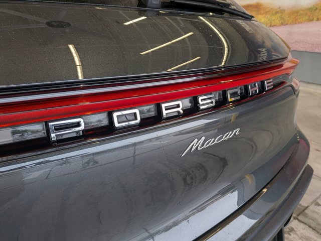 Used 2025 Porsche Macan AWD/4WD image 29