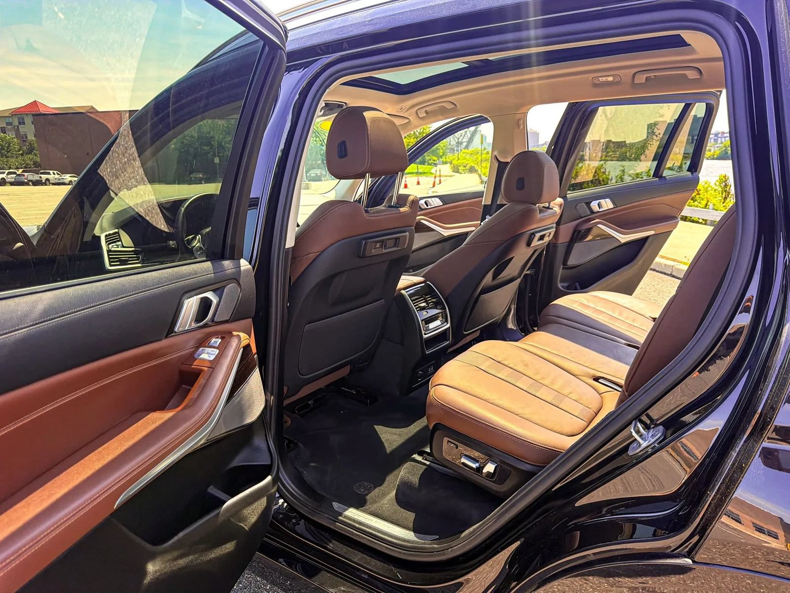Used 2021 BMW X7 xDrive40i w/ Premium Package AWD/4WD image 25