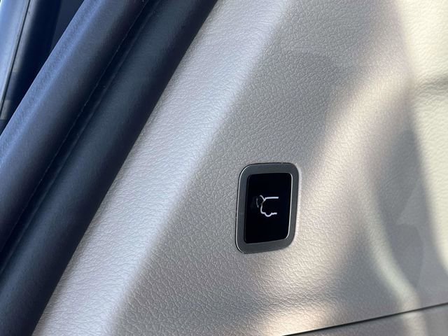Used 2023 Chrysler Voyager LX image 21