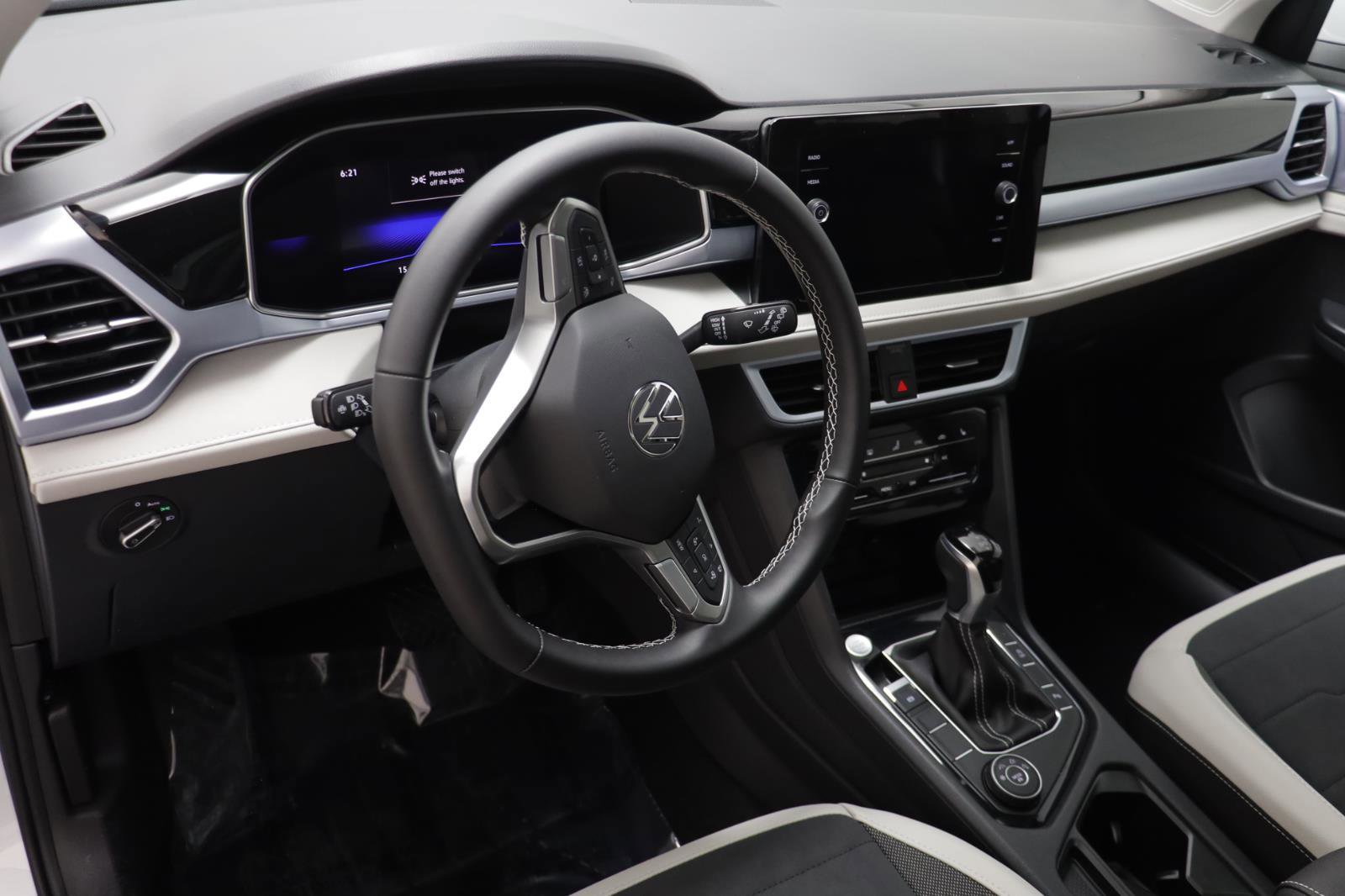 New 2026 Volkswagen Taos SE image 6